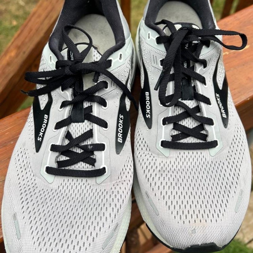 Brooks Adrenaline GTS 22 Mens 12 Gray Black Running Sneakers